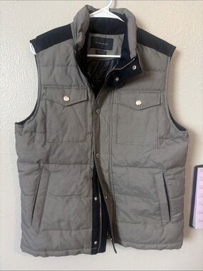 Zara Men's Gray Quilted Vest with Black Shoulder Yoke